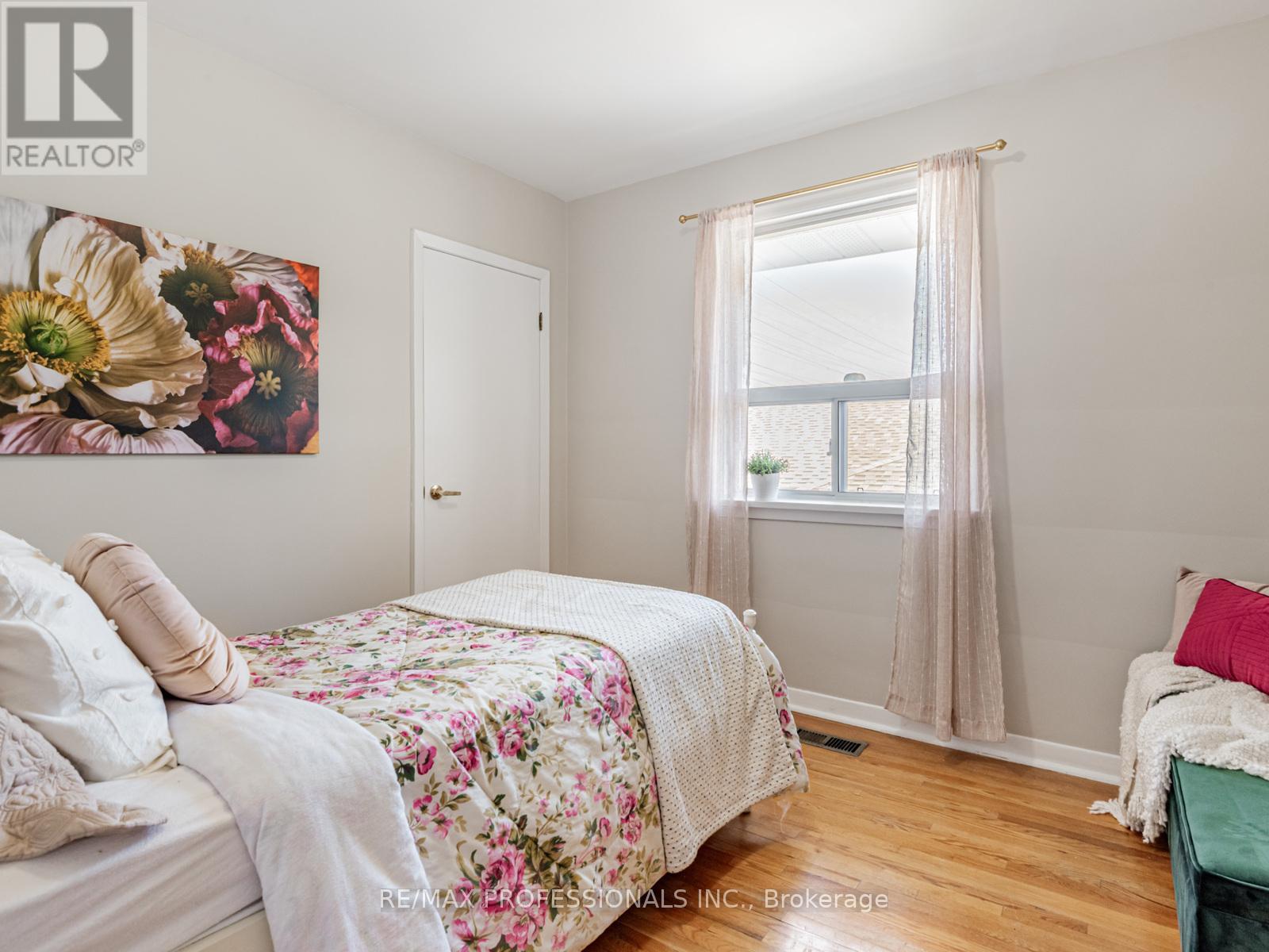 281 Jeffcoat Drive, Toronto (West Humber-Clairville), Ontario  M9W 3E4 - Photo 14 - W12448936
