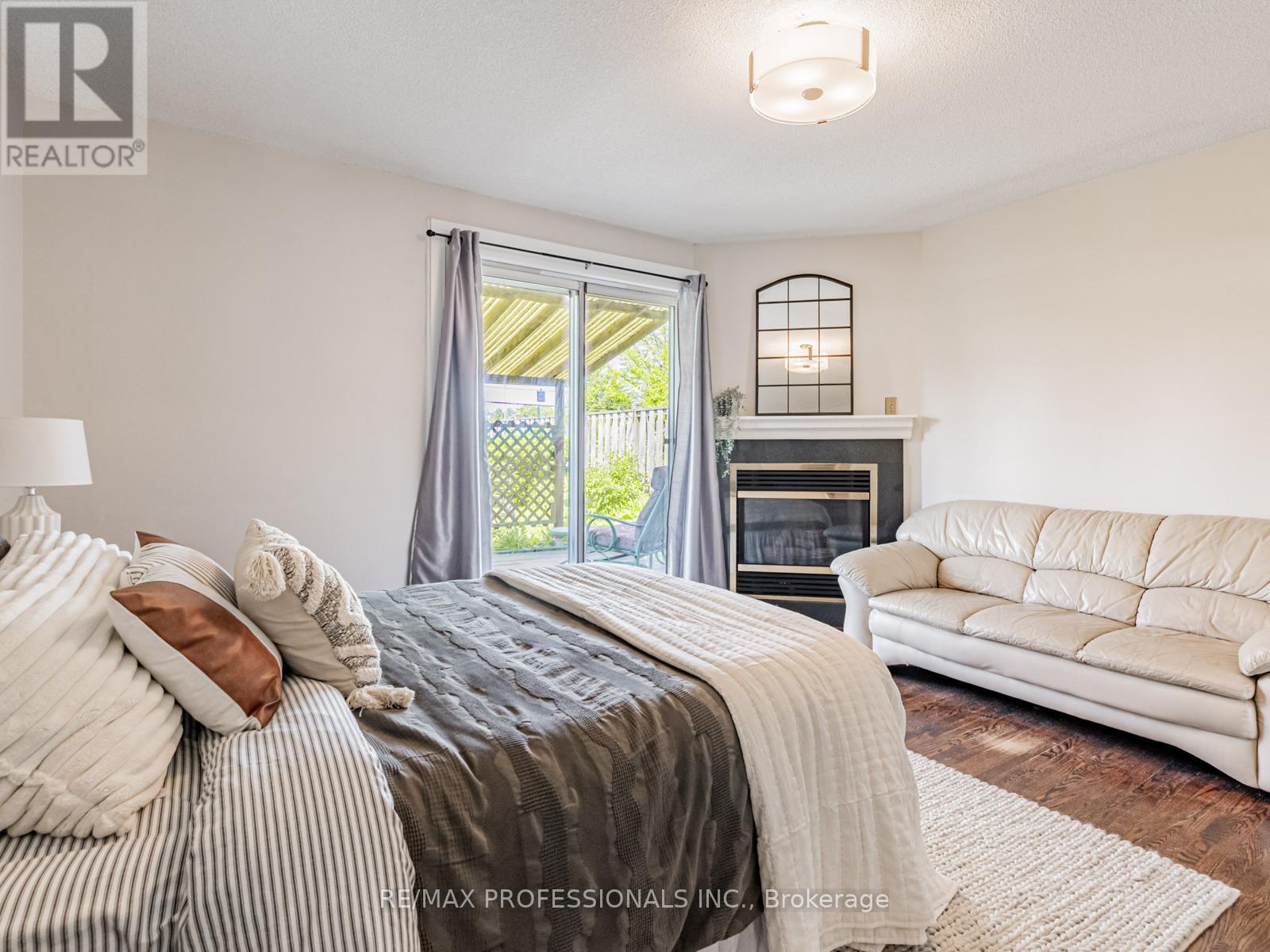 281 Jeffcoat Drive, Toronto (West Humber-Clairville), Ontario  M9W 3E4 - Photo 16 - W12448936