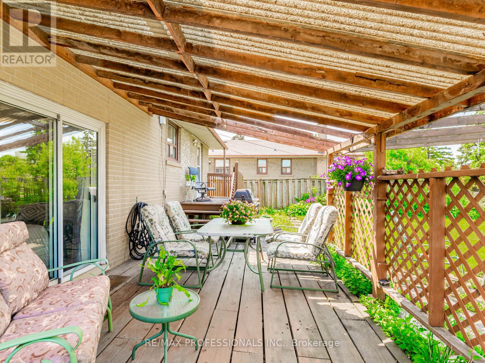 281 Jeffcoat Drive, Toronto (West Humber-Clairville), Ontario  M9W 3E4 - Photo 21 - W12448936