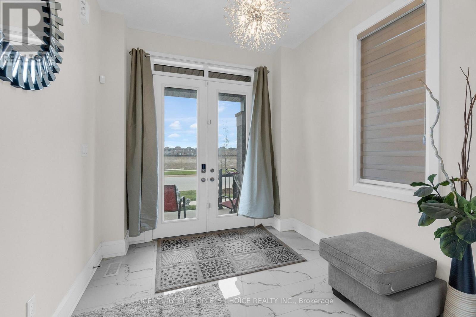 10 Tweedhill Avenue, Caledon, Ontario  L7C 4K5 - Photo 4 - W12448949