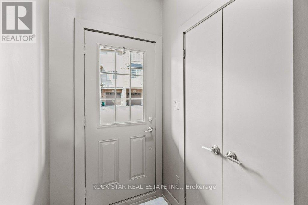 28 - 1401 Plains Road E, Burlington, Ontario  L7R 0C2 - Photo 2 - W12448955