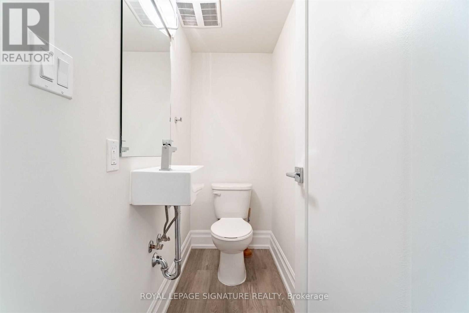 202 - 760 Lakeshore Road E, Mississauga (Lakeview), Ontario  L5E 1C7 - Photo 9 - W12448959