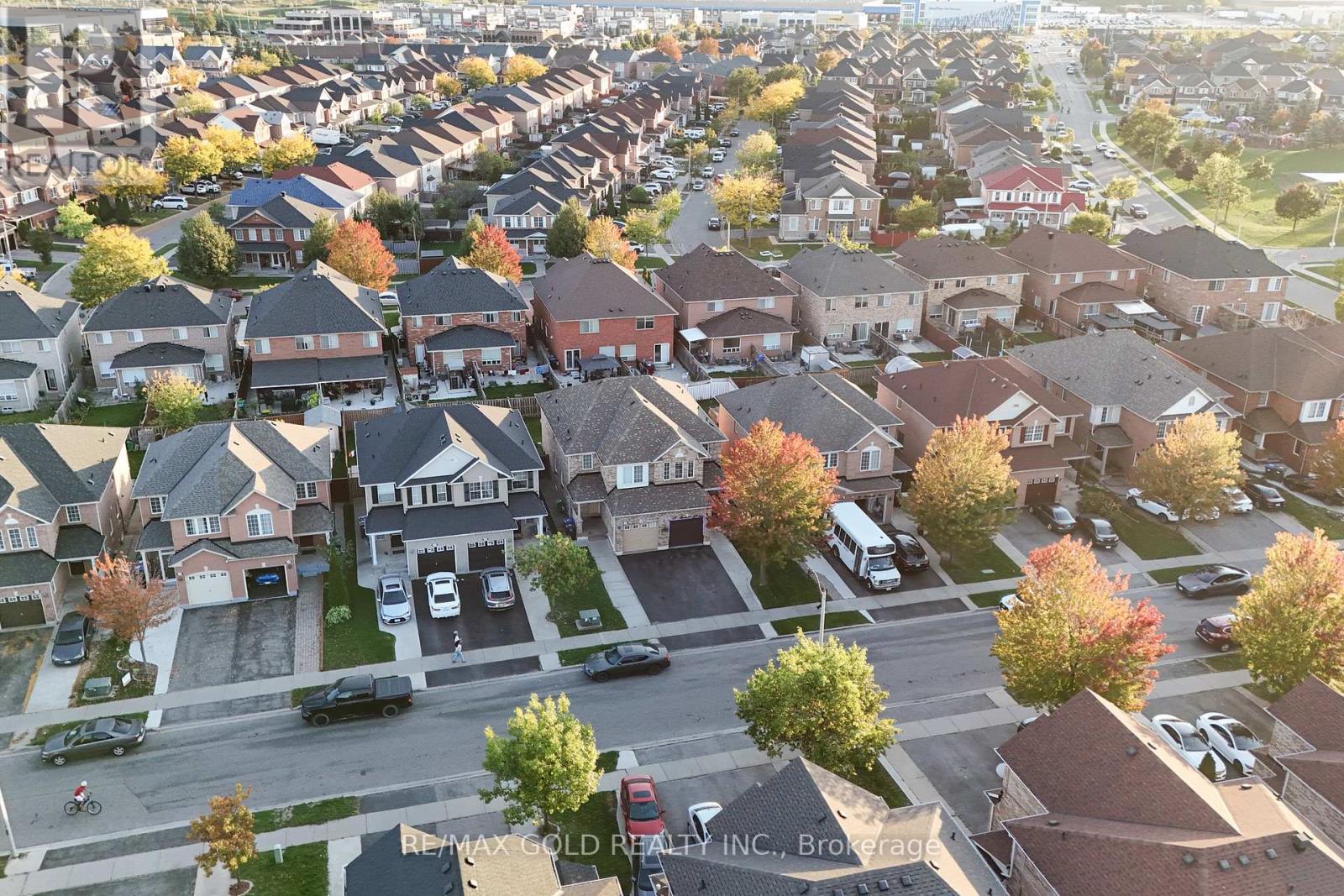72 Herdwick Street, Brampton (Gore Industrial North), Ontario  L6S 6M1 - Photo 5 - W12448967