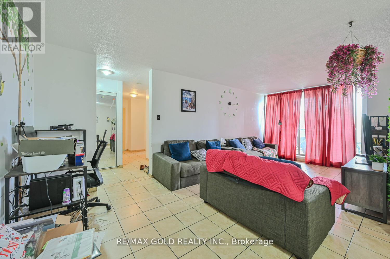 403 - 21 Knightsbridge Road, Brampton (Queen Street Corridor), Ontario  L6T 3Y1 - Photo 9 - W12448987