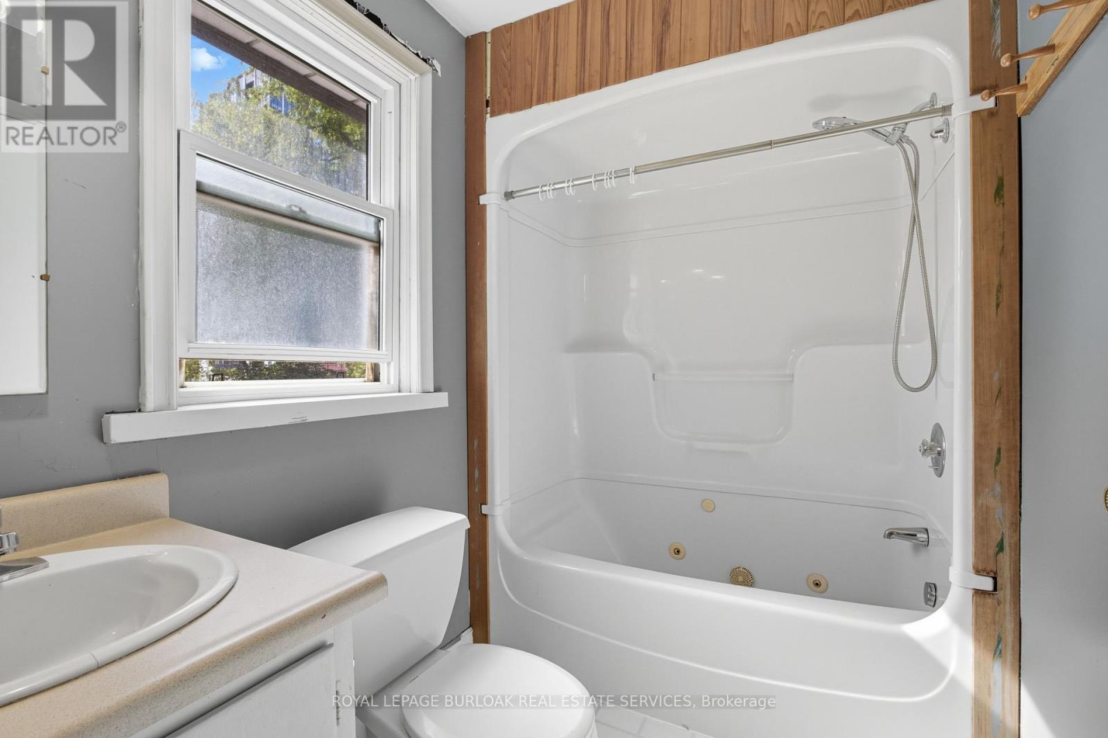 466 Nelson Avenue, Burlington (Brant), Ontario  L7S 1N5 - Photo 17 - W12448999