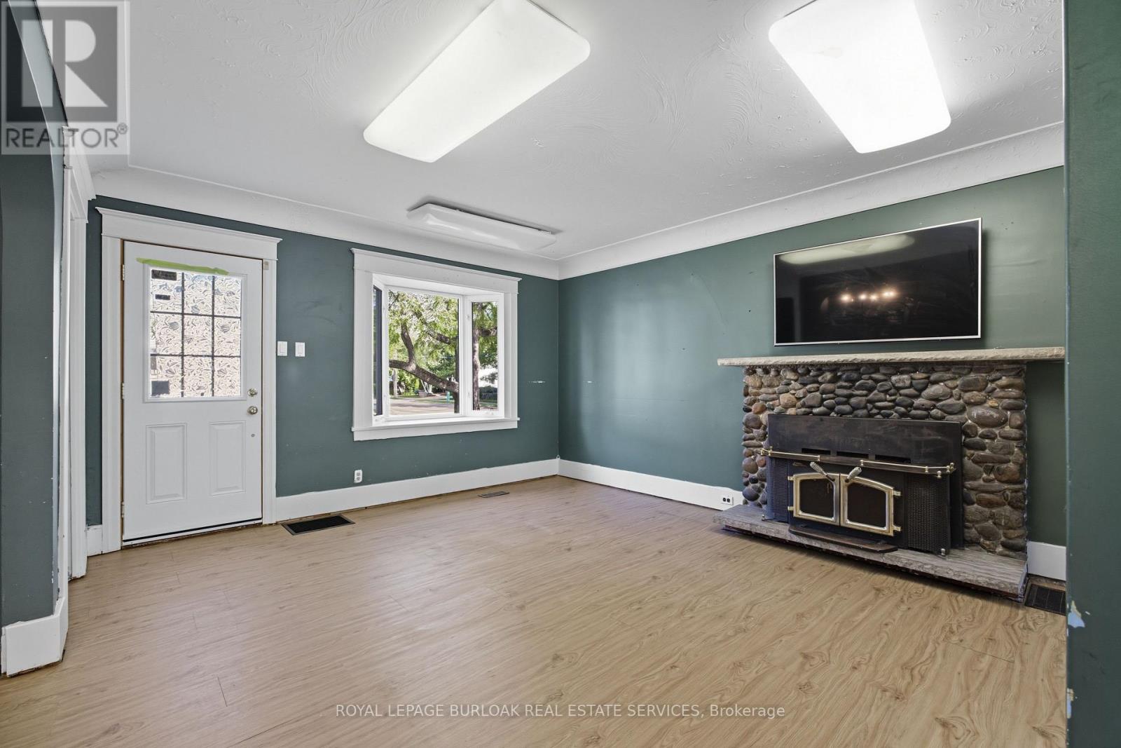 466 Nelson Avenue, Burlington (Brant), Ontario  L7S 1N5 - Photo 2 - W12448999
