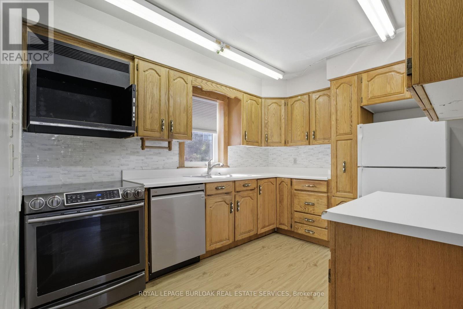 466 Nelson Avenue, Burlington (Brant), Ontario  L7S 1N5 - Photo 5 - W12448999