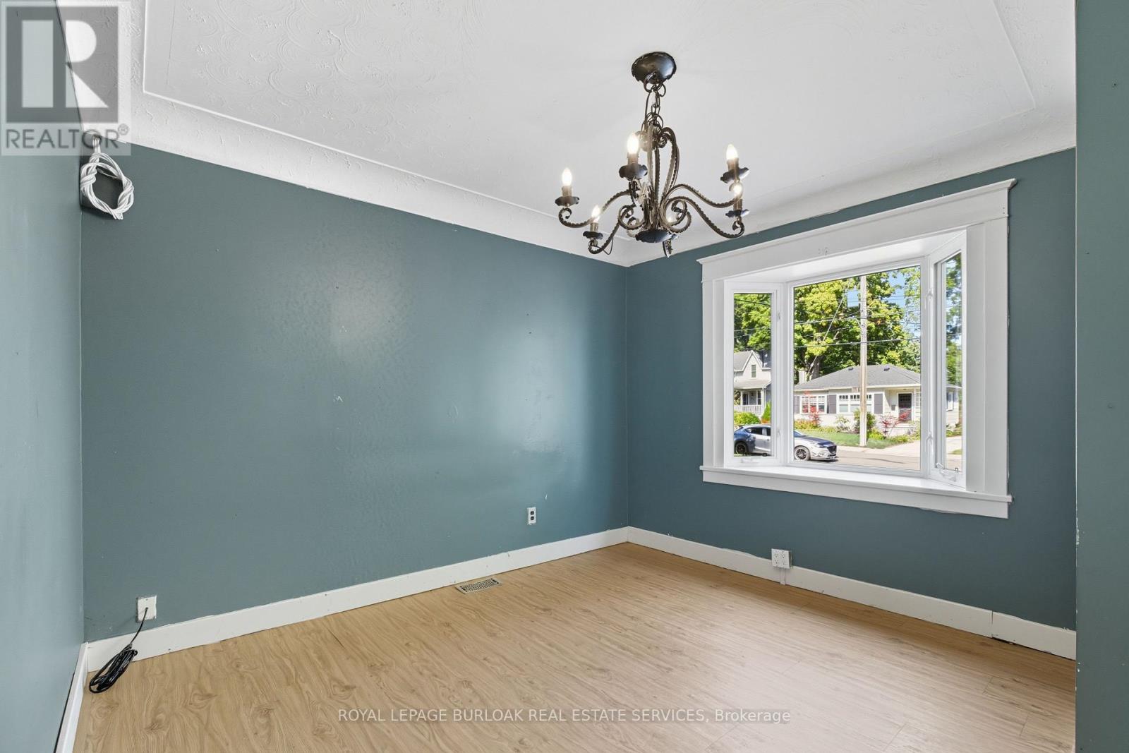466 Nelson Avenue, Burlington (Brant), Ontario  L7S 1N5 - Photo 6 - W12448999