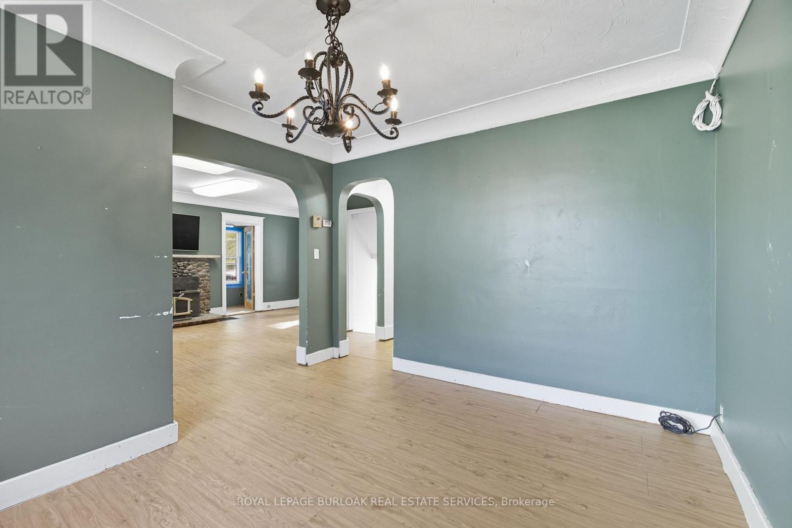 466 Nelson Avenue, Burlington (Brant), Ontario  L7S 1N5 - Photo 7 - W12448999