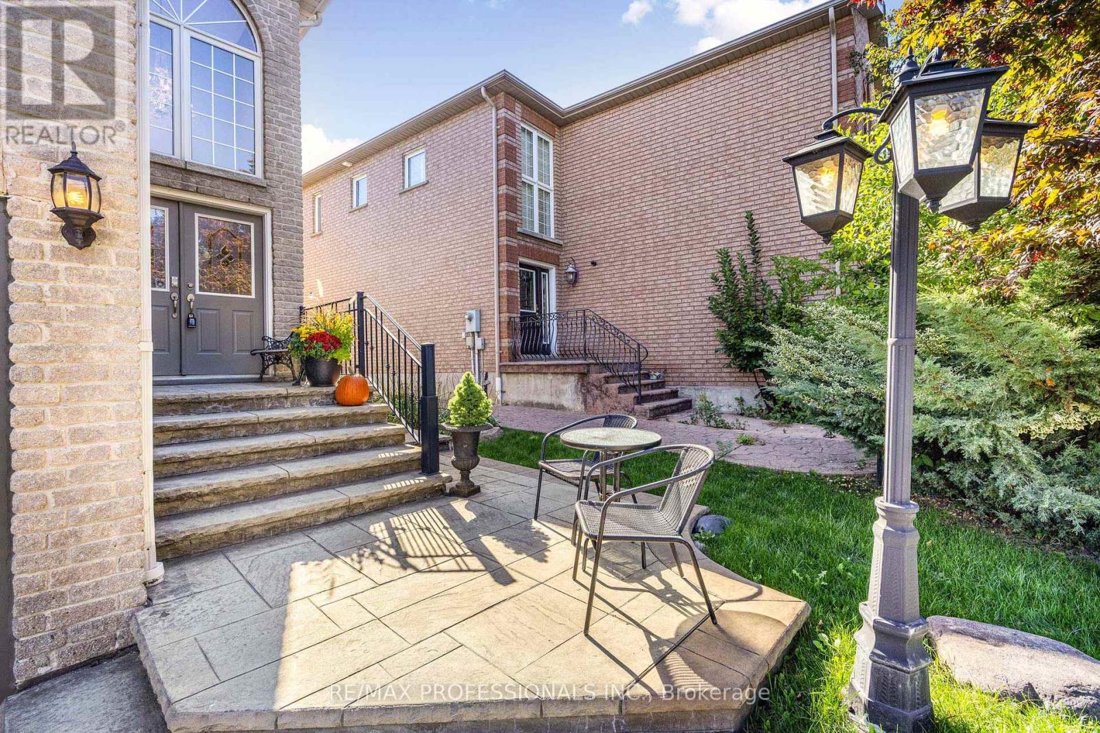 5398 Anvil Lane, Mississauga (Hurontario), Ontario  L5R 3Y8 - Photo 4 - W12449003