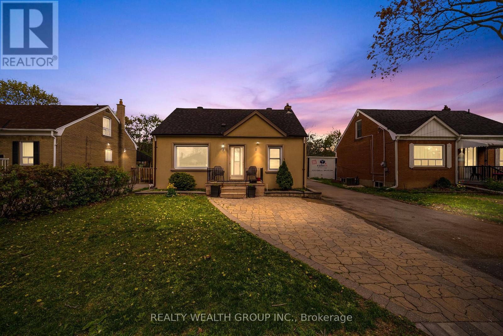 17 Haymarket Road, Toronto (Downsview-Roding-Cfb), Ontario  M3L 1H3 - Photo 1 - W12449008