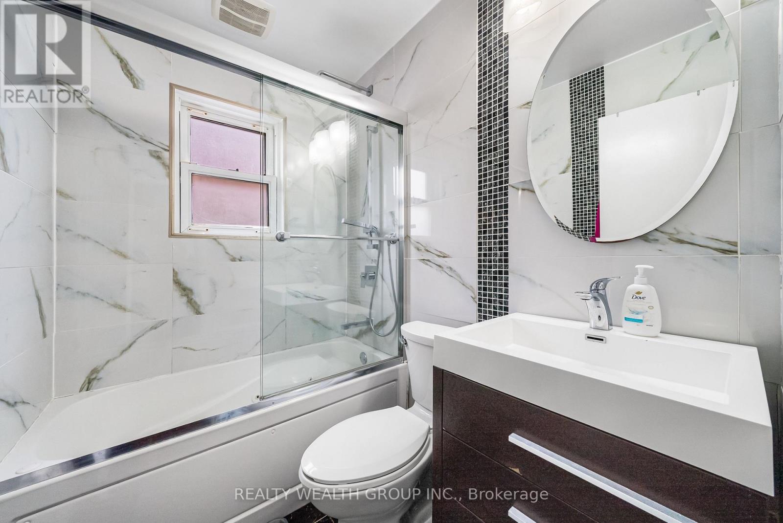 17 Haymarket Road, Toronto (Downsview-Roding-Cfb), Ontario  M3L 1H3 - Photo 13 - W12449008