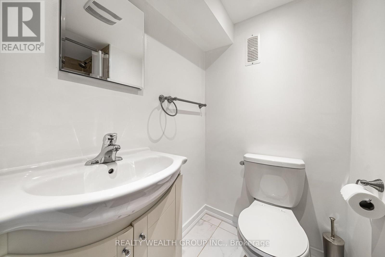 17 Haymarket Road, Toronto (Downsview-Roding-Cfb), Ontario  M3L 1H3 - Photo 27 - W12449008