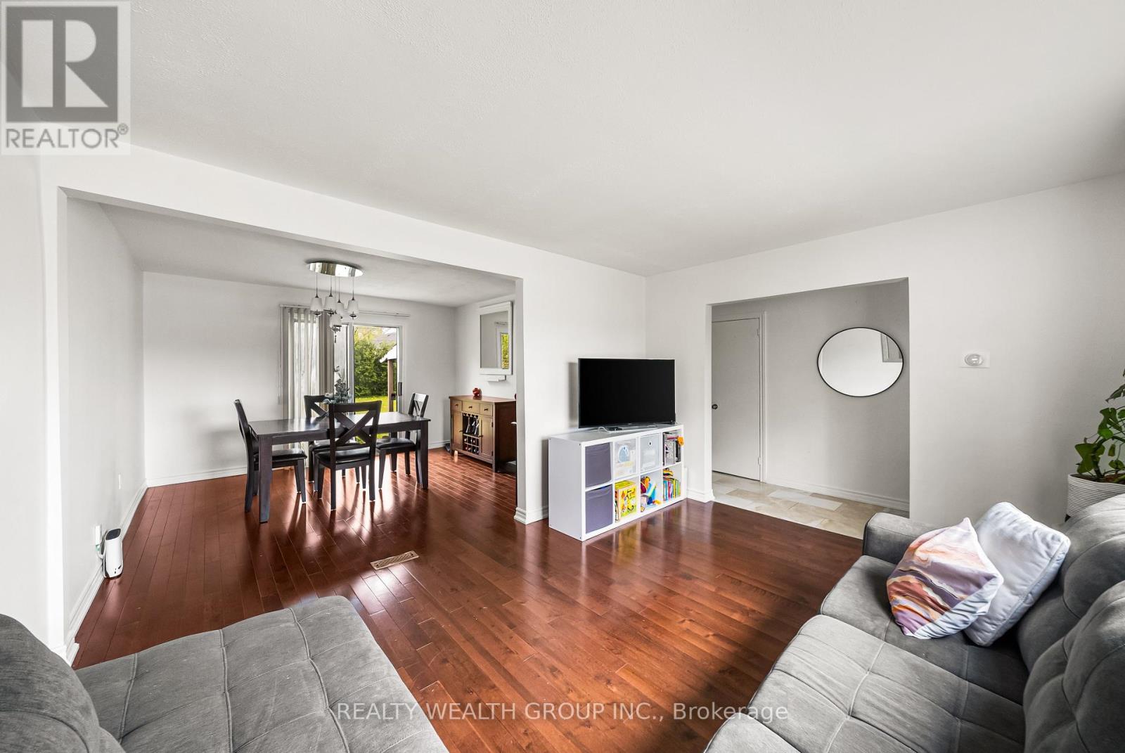 17 Haymarket Road, Toronto (Downsview-Roding-Cfb), Ontario  M3L 1H3 - Photo 7 - W12449008