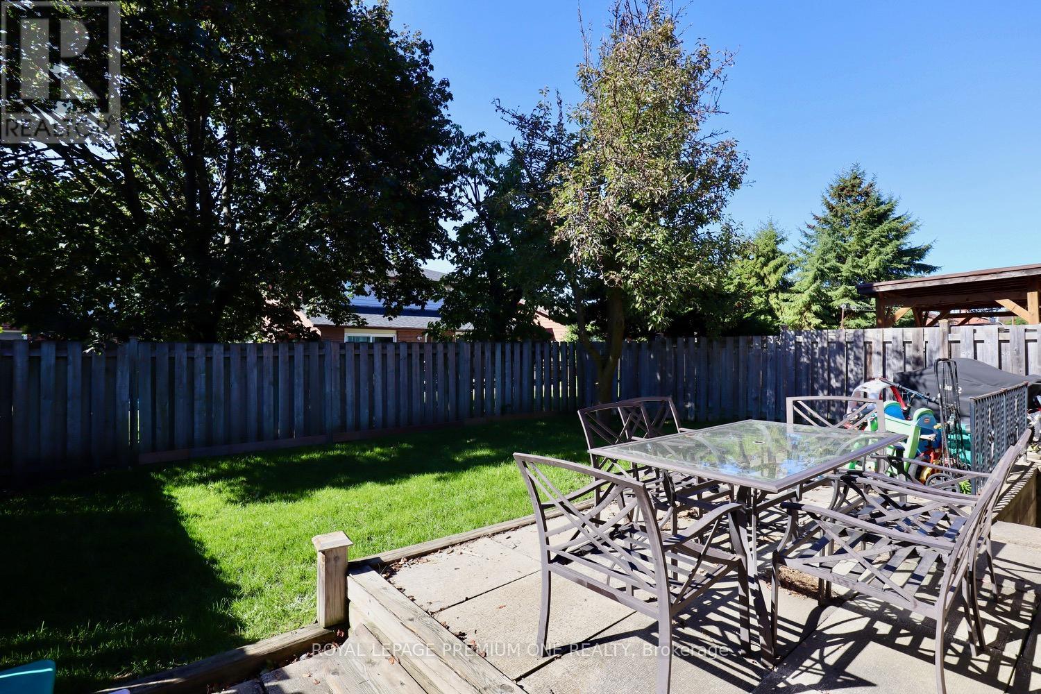26 Royal Salisbury Way, Brampton (Madoc), Ontario  L6V 3J6 - Photo 5 - W12449019