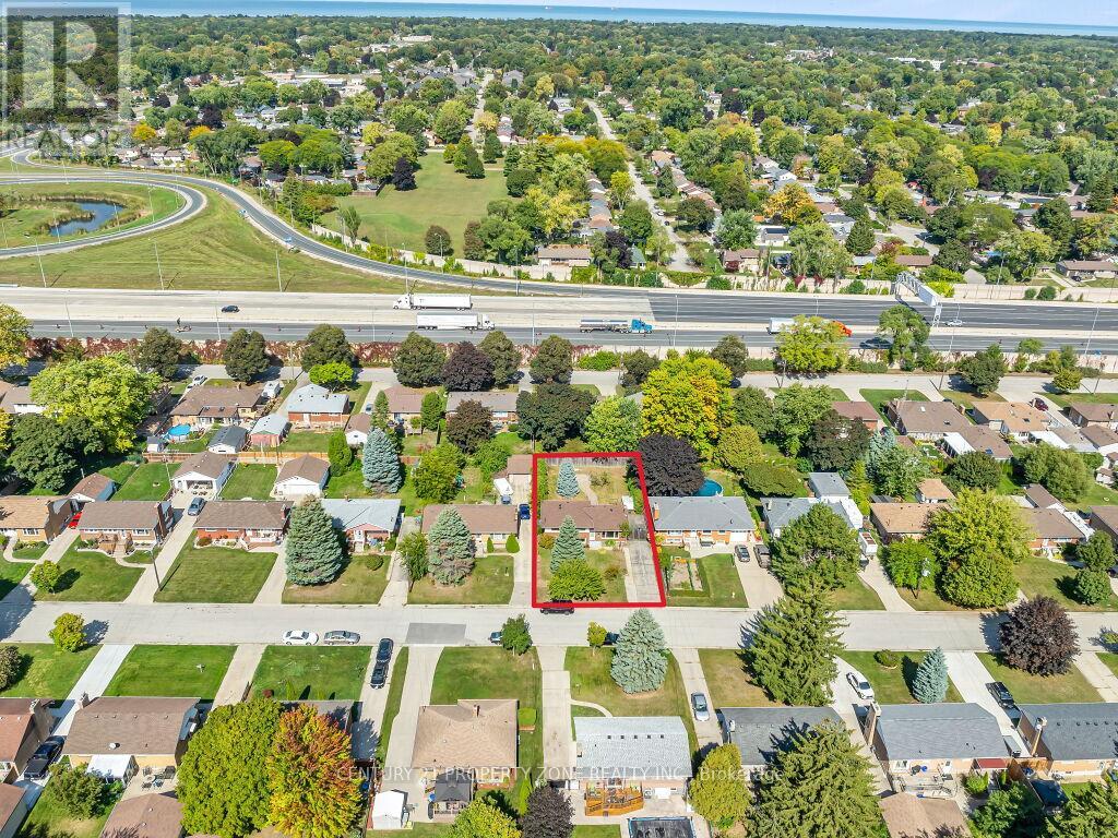 1002 Eastlawn Avenue, Sarnia, Ontario  N7S 1X4 - Photo 1 - X12448948