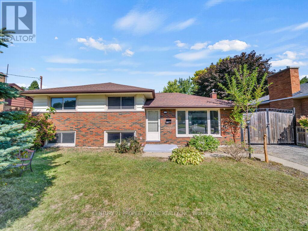 1002 Eastlawn Avenue, Sarnia, Ontario  N7S 1X4 - Photo 10 - X12448948