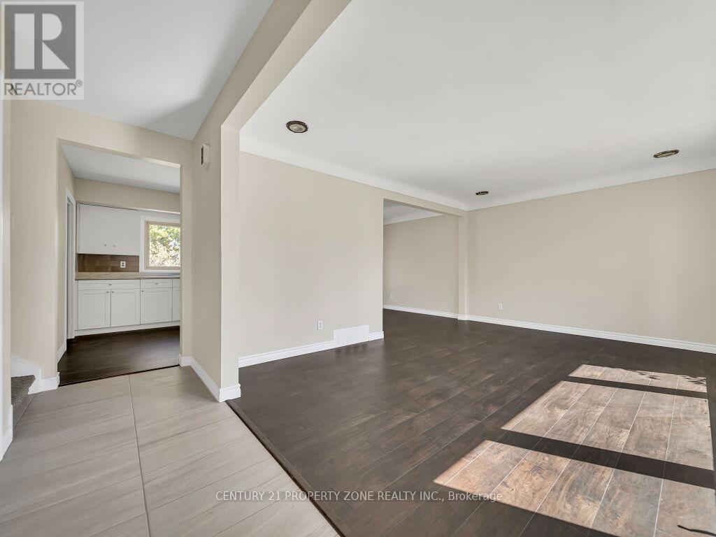 1002 Eastlawn Avenue, Sarnia, Ontario  N7S 1X4 - Photo 12 - X12448948