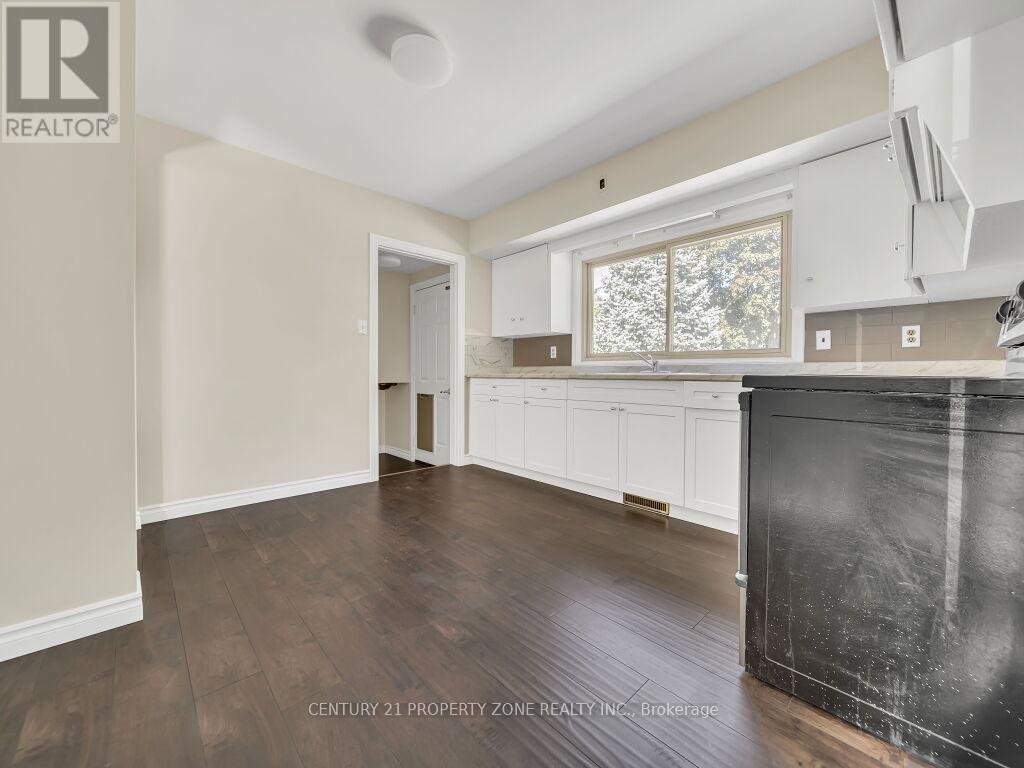 1002 Eastlawn Avenue, Sarnia, Ontario  N7S 1X4 - Photo 15 - X12448948
