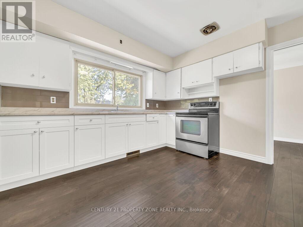 1002 Eastlawn Avenue, Sarnia, Ontario  N7S 1X4 - Photo 16 - X12448948