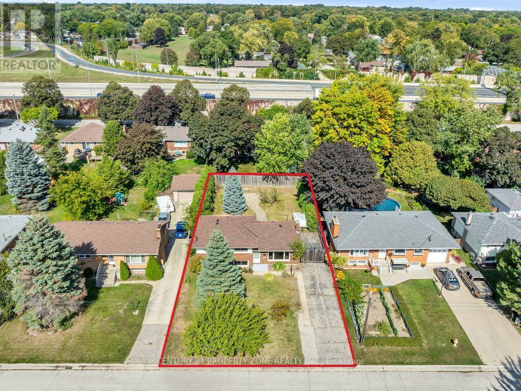1002 Eastlawn Avenue, Sarnia, Ontario  N7S 1X4 - Photo 2 - X12448948