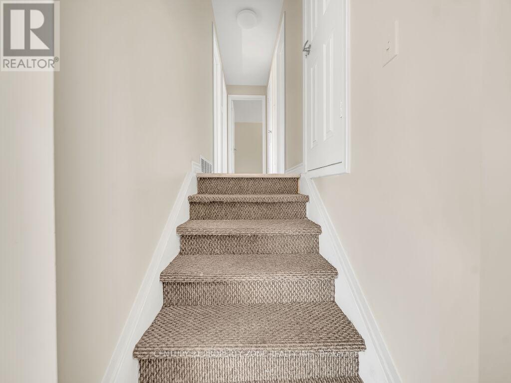 1002 Eastlawn Avenue, Sarnia, Ontario  N7S 1X4 - Photo 23 - X12448948