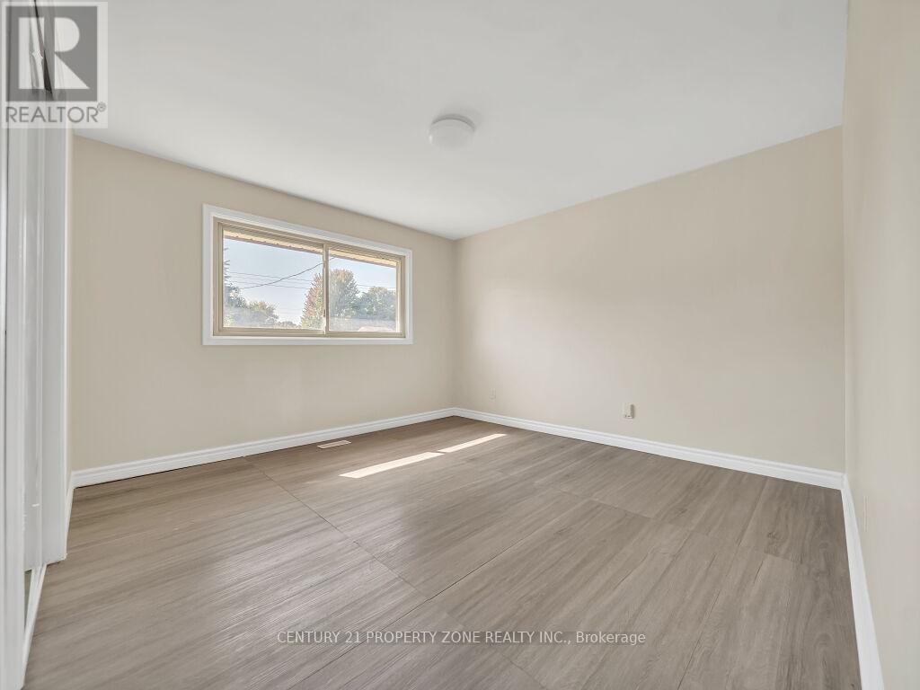 1002 Eastlawn Avenue, Sarnia, Ontario  N7S 1X4 - Photo 24 - X12448948