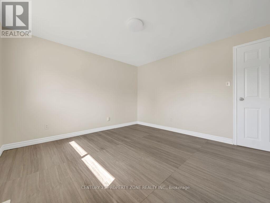 1002 Eastlawn Avenue, Sarnia, Ontario  N7S 1X4 - Photo 25 - X12448948
