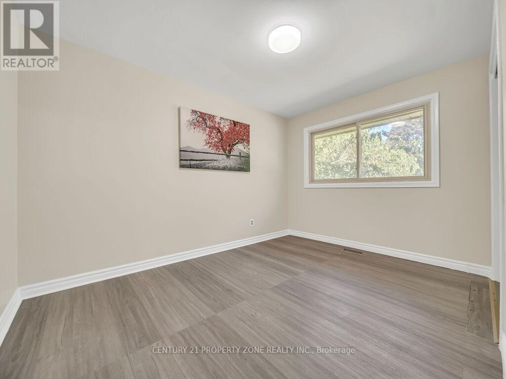 1002 Eastlawn Avenue, Sarnia, Ontario  N7S 1X4 - Photo 27 - X12448948