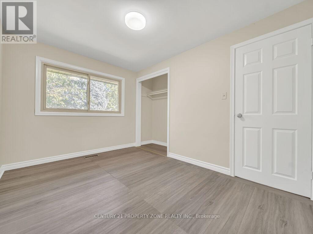 1002 Eastlawn Avenue, Sarnia, Ontario  N7S 1X4 - Photo 28 - X12448948