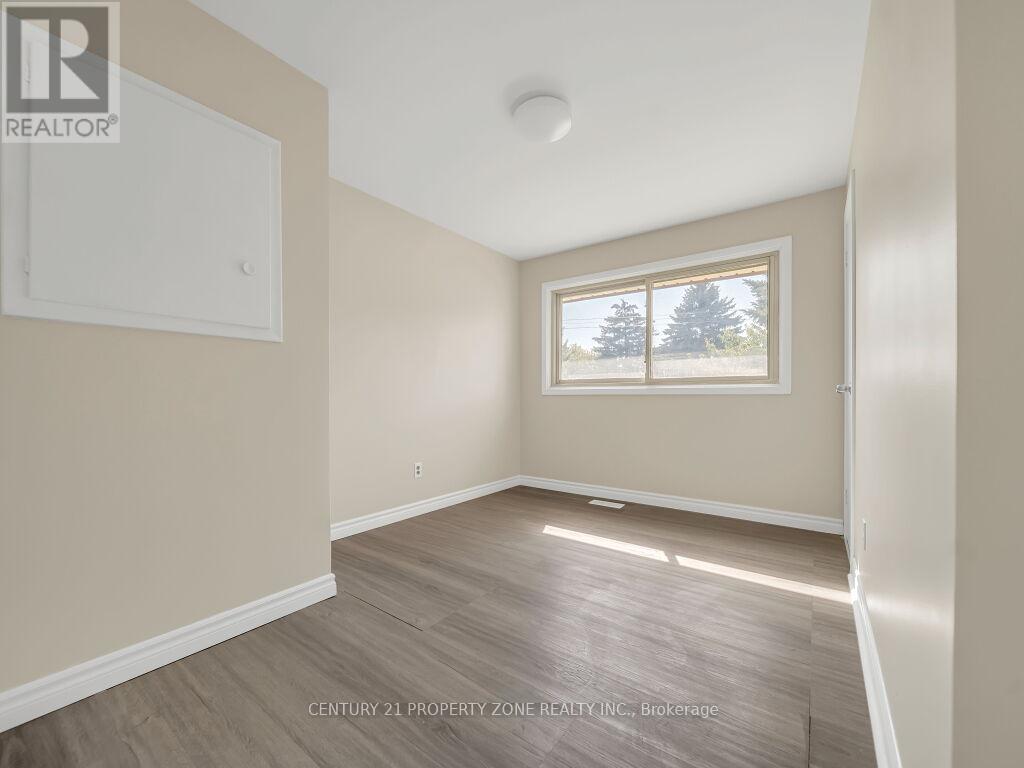 1002 Eastlawn Avenue, Sarnia, Ontario  N7S 1X4 - Photo 29 - X12448948