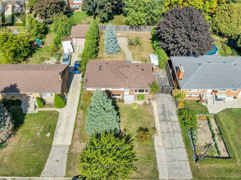 1002 Eastlawn Avenue, Sarnia, Ontario  N7S 1X4 - Photo 3 - X12448948