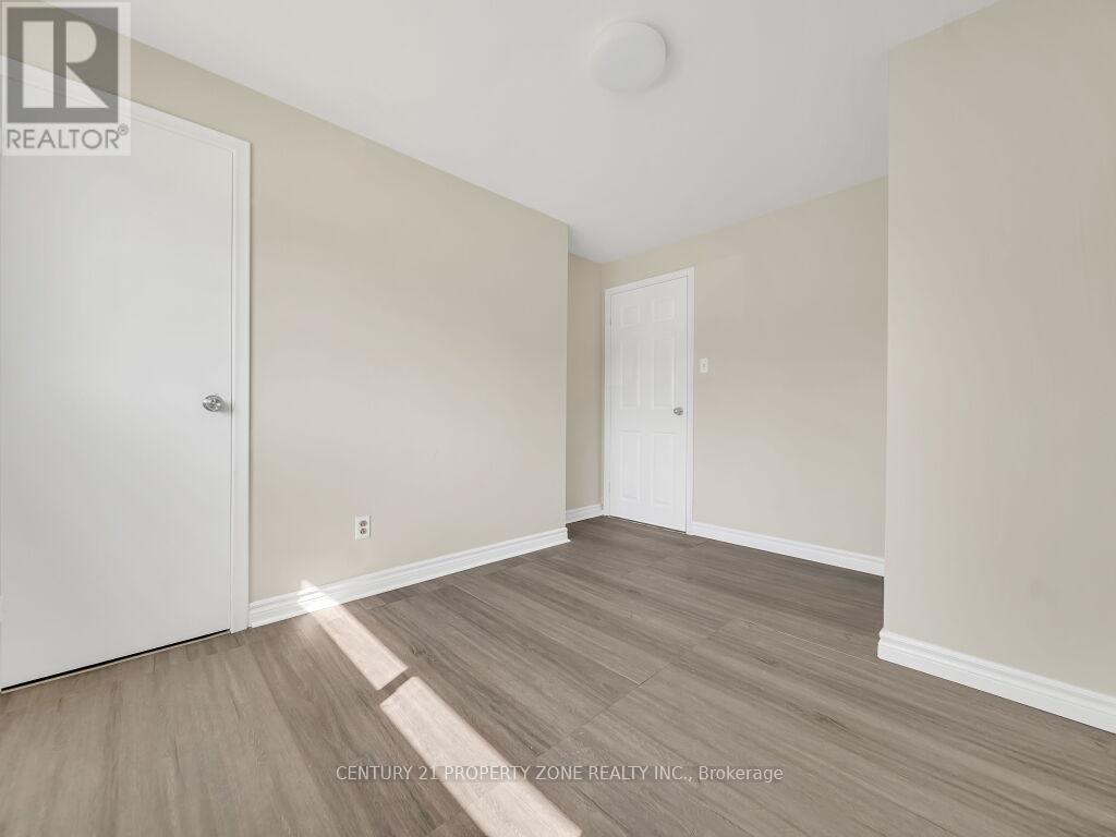 1002 Eastlawn Avenue, Sarnia, Ontario  N7S 1X4 - Photo 30 - X12448948