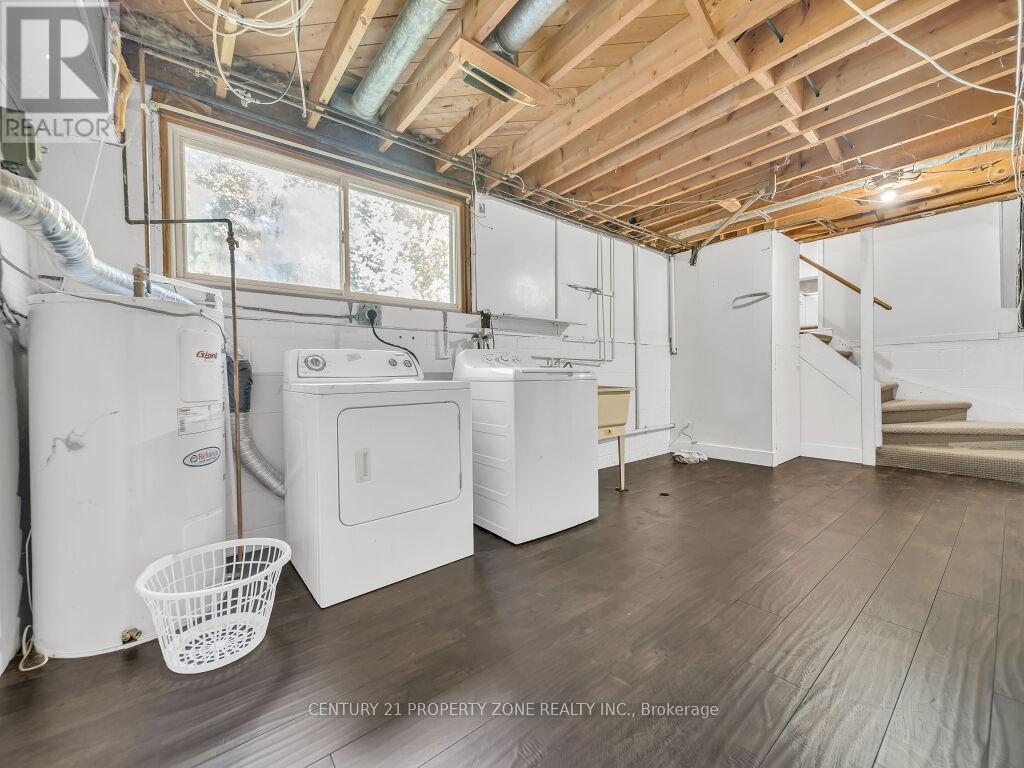 1002 Eastlawn Avenue, Sarnia, Ontario  N7S 1X4 - Photo 34 - X12448948