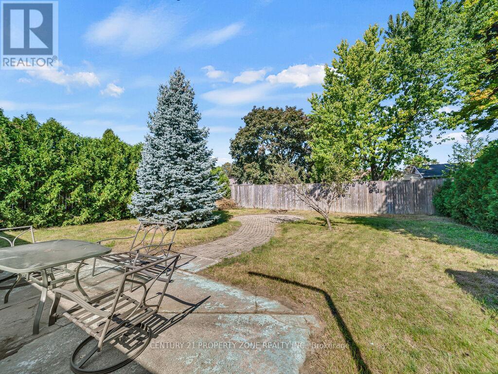 1002 Eastlawn Avenue, Sarnia, Ontario  N7S 1X4 - Photo 39 - X12448948