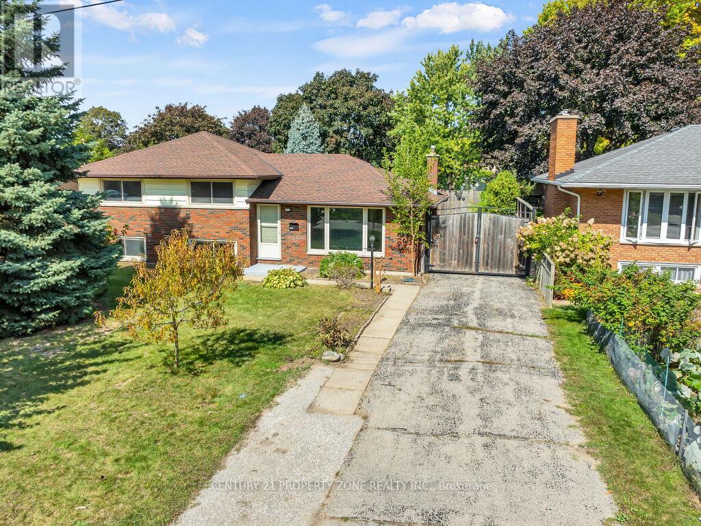 1002 Eastlawn Avenue, Sarnia, Ontario  N7S 1X4 - Photo 4 - X12448948