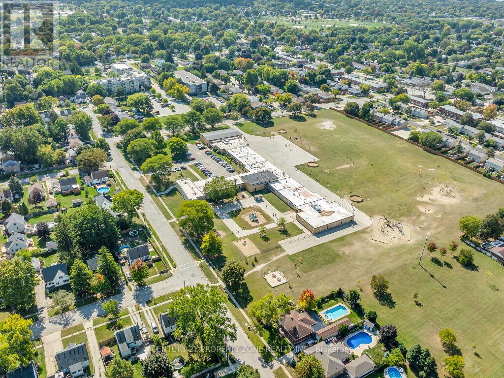 1002 Eastlawn Avenue, Sarnia, Ontario  N7S 1X4 - Photo 44 - X12448948