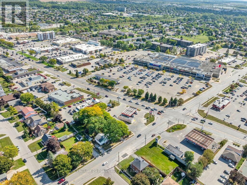 1002 Eastlawn Avenue, Sarnia, Ontario  N7S 1X4 - Photo 45 - X12448948