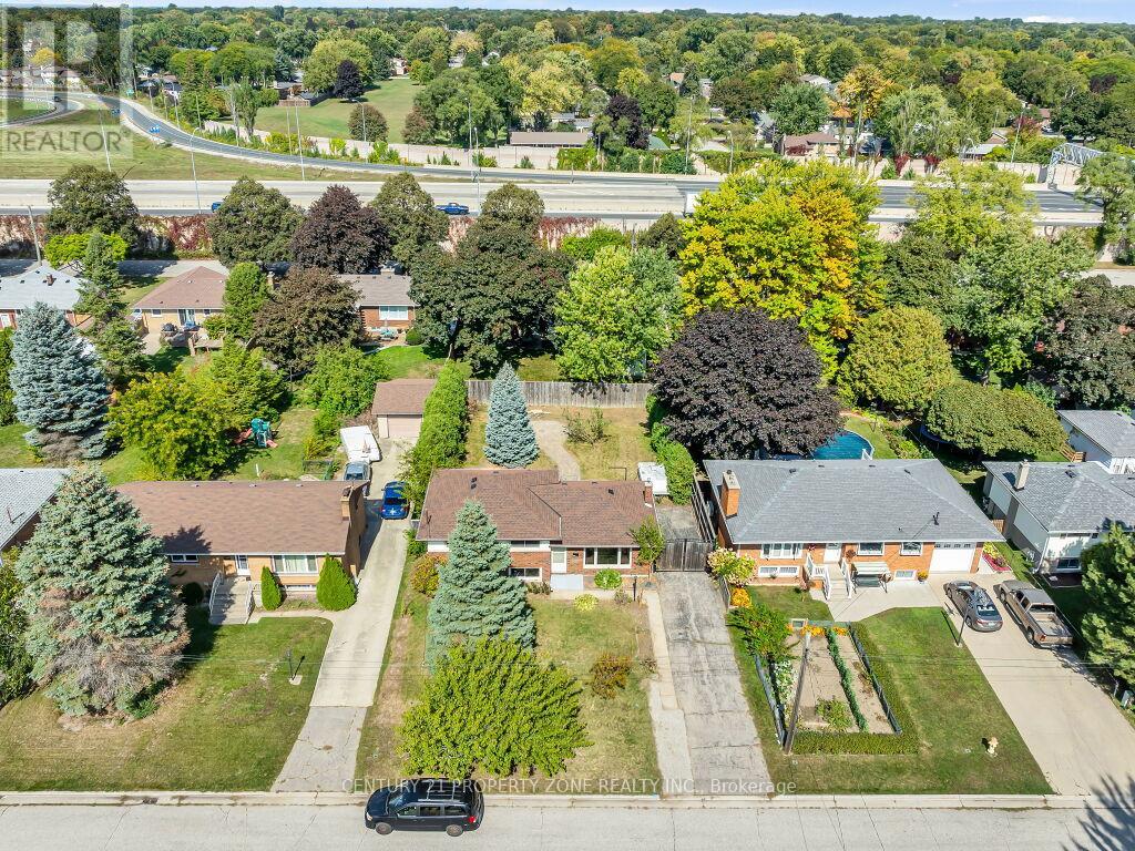 1002 Eastlawn Avenue, Sarnia, Ontario  N7S 1X4 - Photo 46 - X12448948
