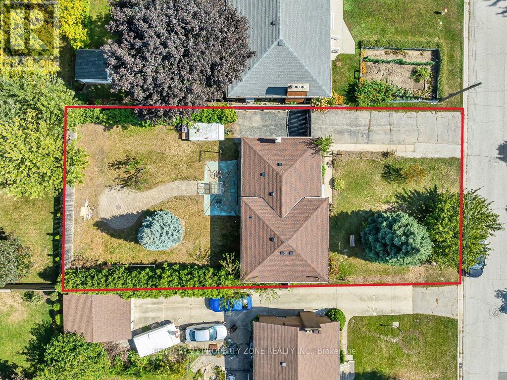 1002 Eastlawn Avenue, Sarnia, Ontario  N7S 1X4 - Photo 6 - X12448948