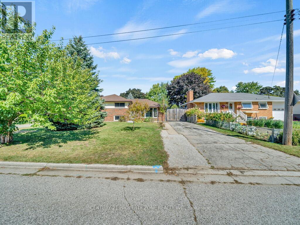 1002 Eastlawn Avenue, Sarnia, Ontario  N7S 1X4 - Photo 8 - X12448948