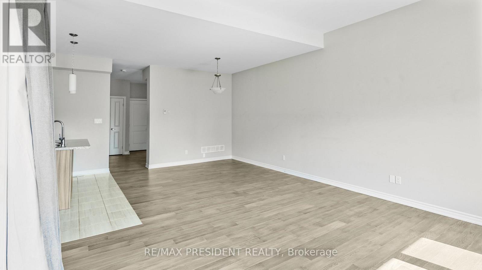 28 Mclaughlin Street, Welland (Lincoln/crowland), Ontario  L3B 0J8 - Photo 6 - X12449009