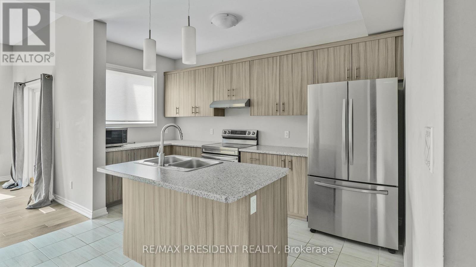 28 Mclaughlin Street, Welland (Lincoln/crowland), Ontario  L3B 0J8 - Photo 7 - X12449009