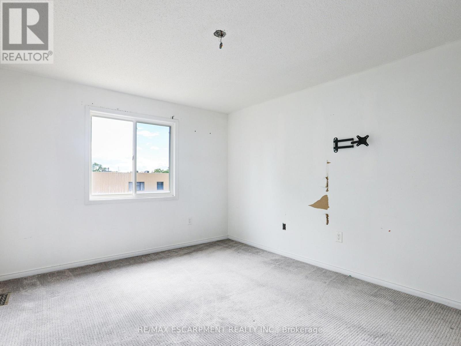 14 Chateau Crescent, Cambridge, Ontario  N3H 5S2 - Photo 28 - X12449017