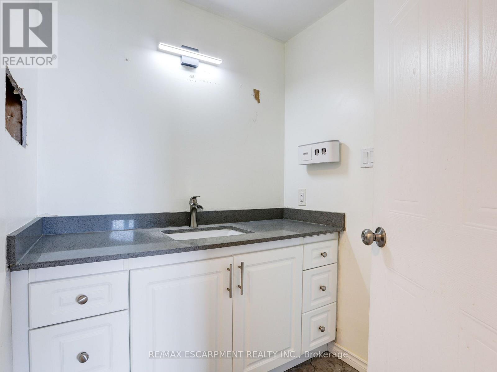 14 Chateau Crescent, Cambridge, Ontario  N3H 5S2 - Photo 34 - X12449017