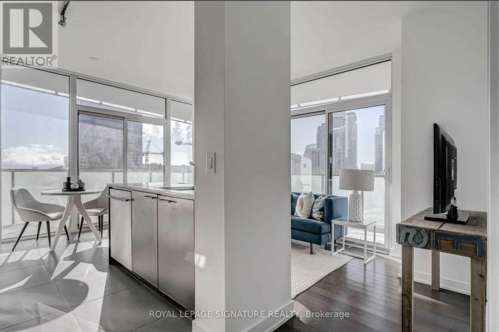 1113 - 1 Market Street, Toronto, Ontario  M5E 0A2 - Photo 2 - C12449027