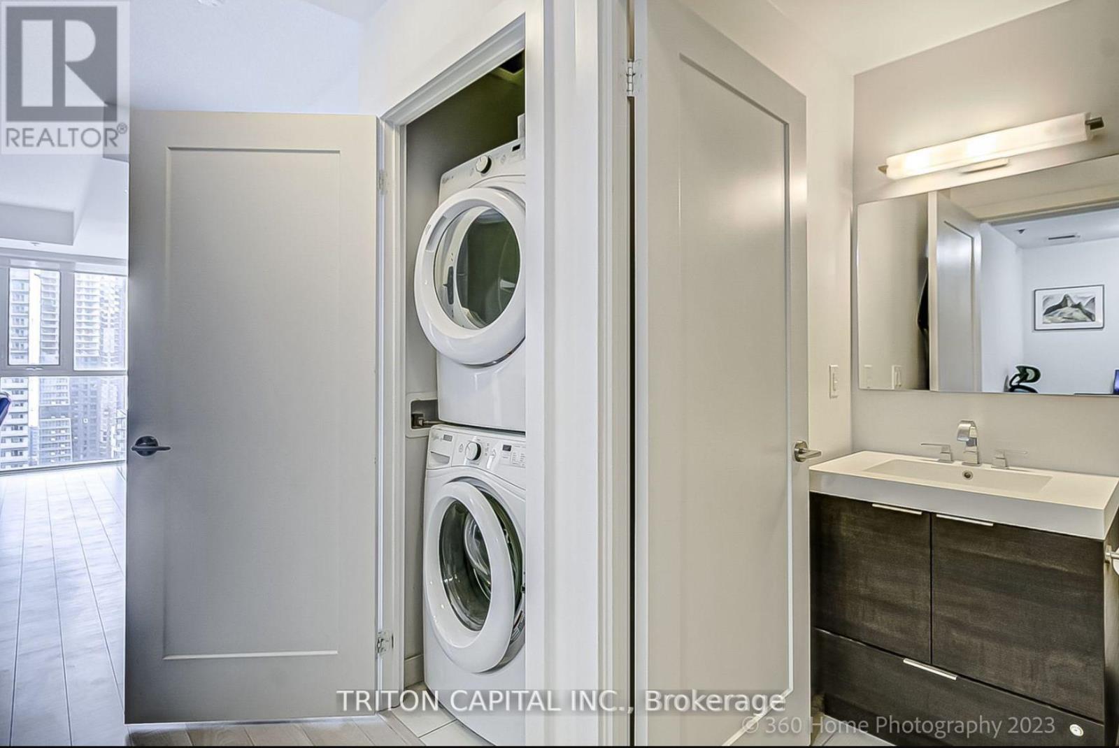 3407 - 318 Richmond Street W, Toronto, Ontario  M5V 0B4 - Photo 13 - C12449036