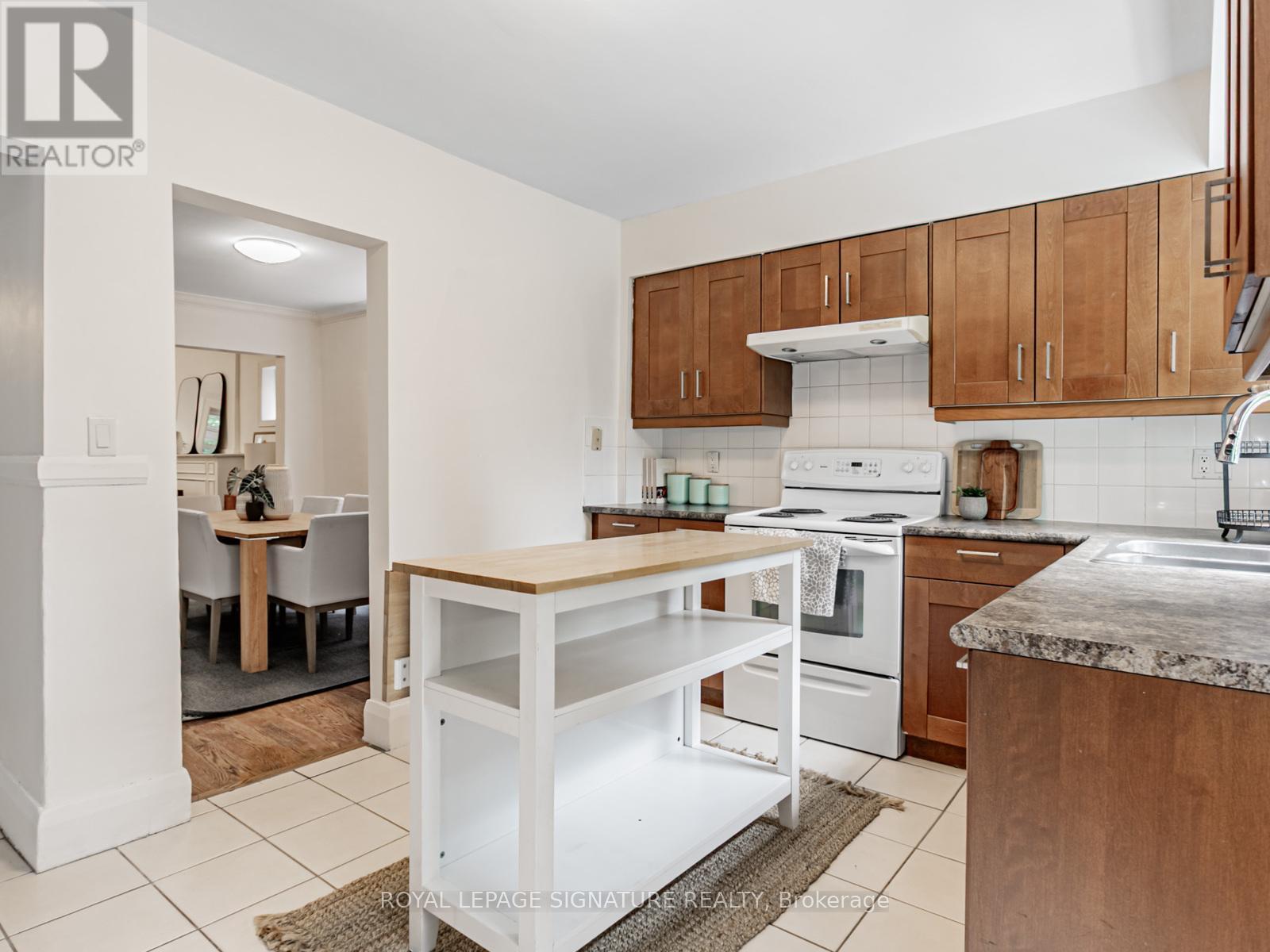 12 Cherrywood Avenue, Toronto (Humewood-Cedarvale), Ontario  M6C 2X2 - Photo 10 - C12449050
