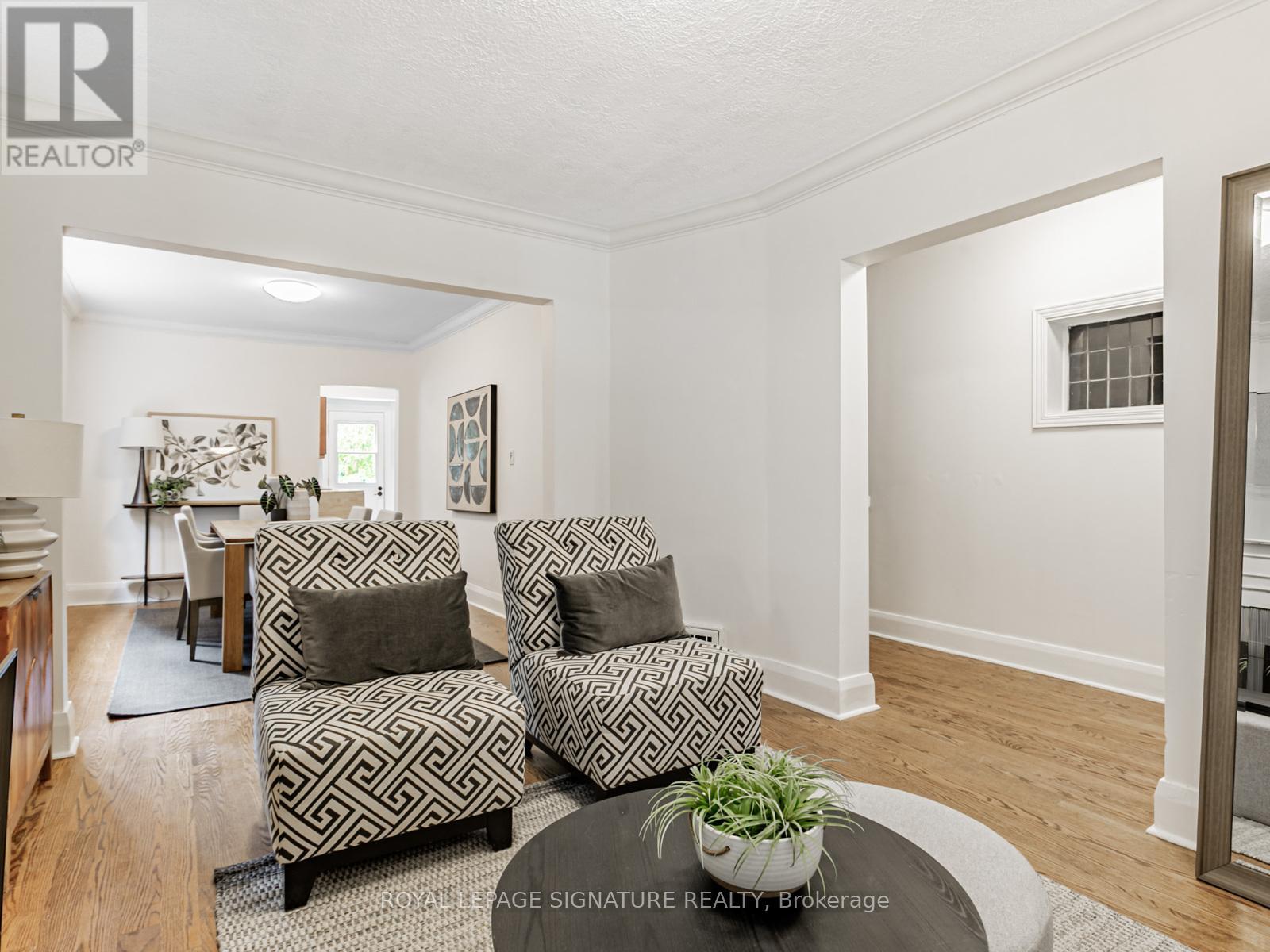 12 Cherrywood Avenue, Toronto (Humewood-Cedarvale), Ontario  M6C 2X2 - Photo 5 - C12449050
