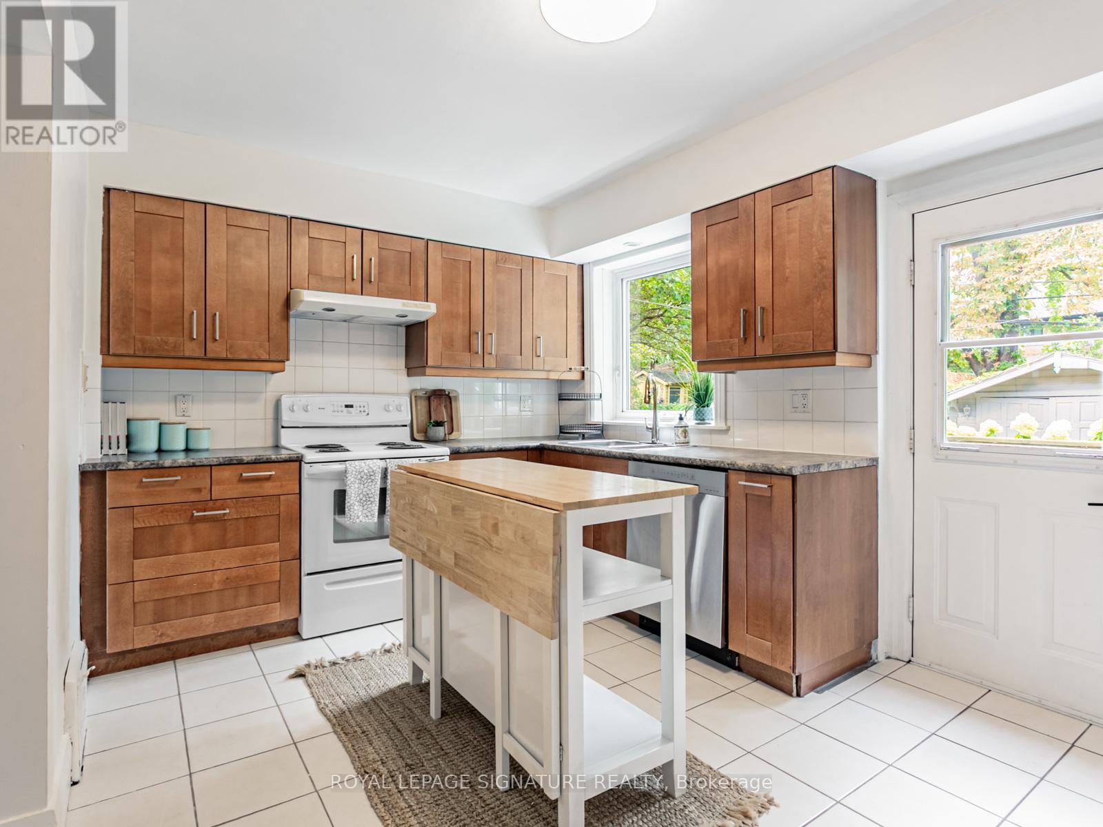 12 Cherrywood Avenue, Toronto (Humewood-Cedarvale), Ontario  M6C 2X2 - Photo 9 - C12449050